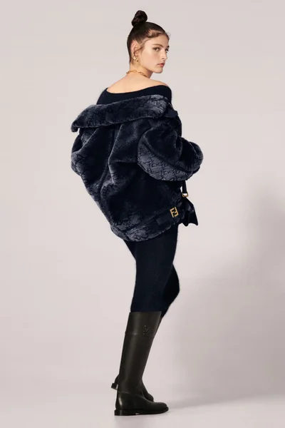 Look 10
